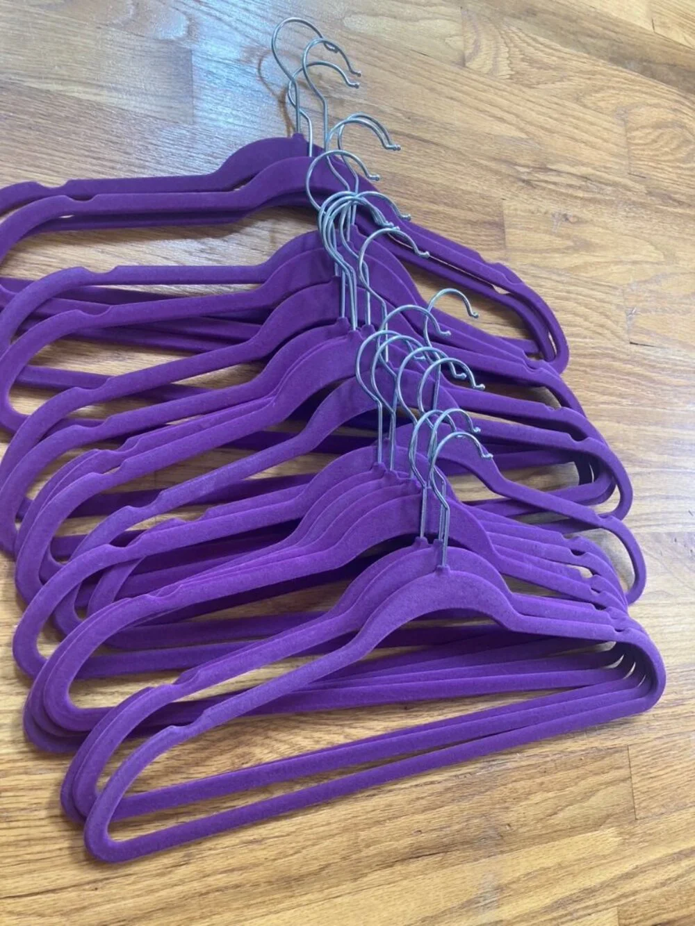 20 Non-Slip Slim Velvet Hangers